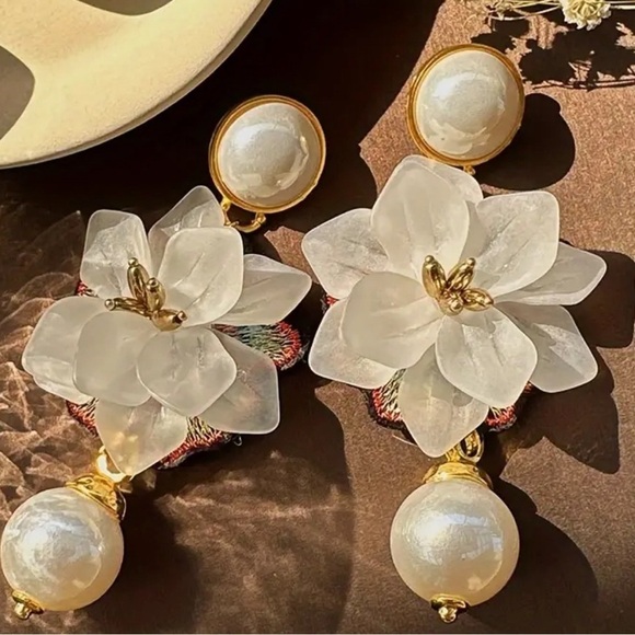 Flower Drop Dangle Resin Earrings Bohemian Flower ✨✨🔥🔥 - Picture 3 of 4